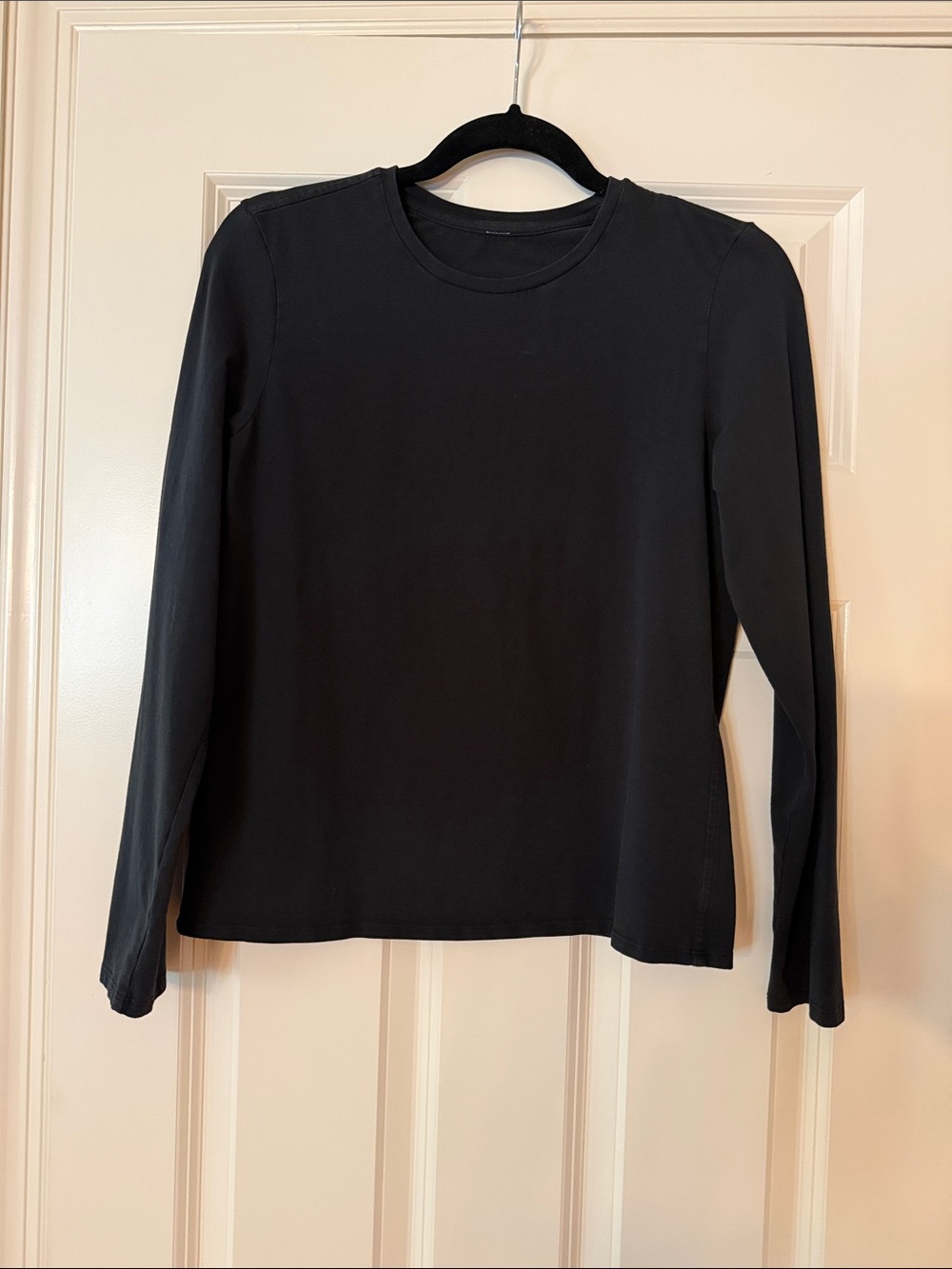 EUC Lululemon women’s long sleeve Love tee, size 6